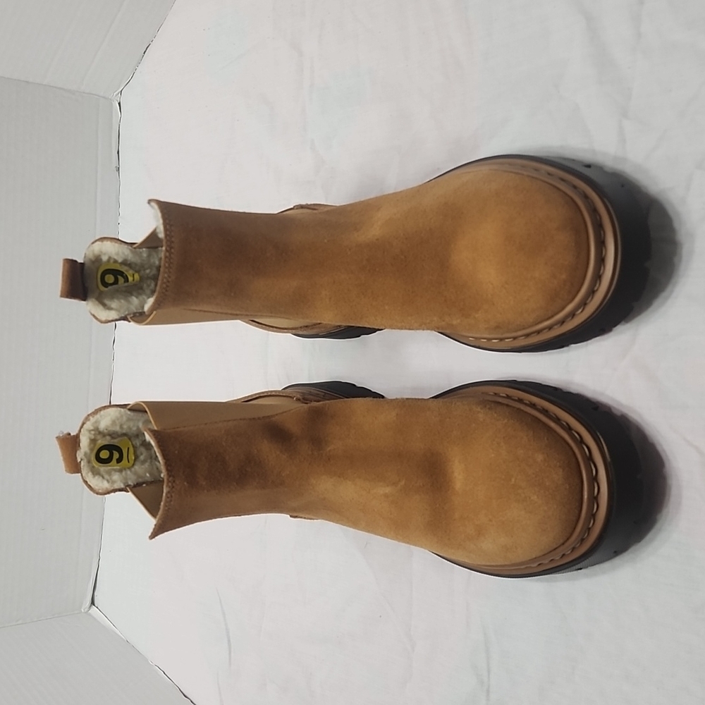 Danassa Chelsea boots women size 9